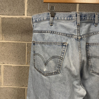 2000s Levi's 550 Baggy Thrashed Faded Jeans