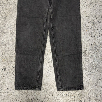 Vaqueros Levi's 550 negros descoloridos de la década de 1990
