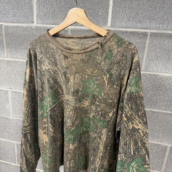 2000s Thrashed Faded Distressed Dirty Camo Longsleeve Pocket Tee