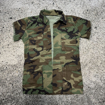 Camisa cargo con estampado de camuflaje de bosque estadounidense de los años 80