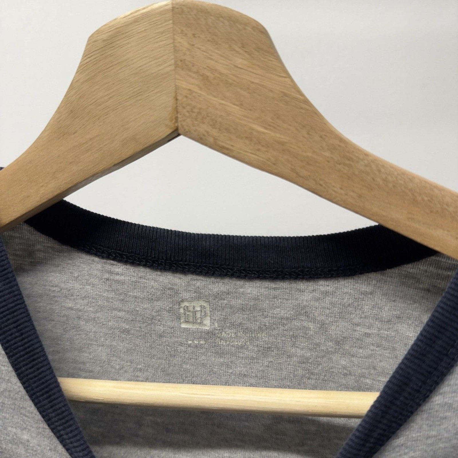 2000s Gap Faded Grey Navy Ringer Tee