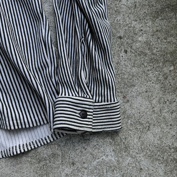 1990S BLACK AND WHITE STRIPED ZIP UP SHIRT