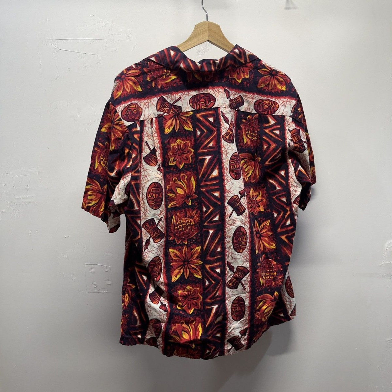 Vintage 1960s Ui Maikai Made in USA Hawaiian Tiki Shirt