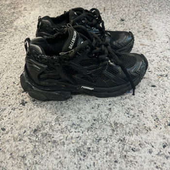 BALENCIAGA BLACK RUNNER