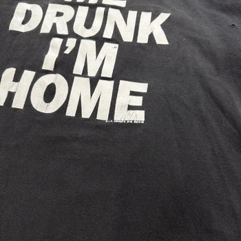 Camiseta descolorida "Llévame borracho, estoy en casa" de los años 90