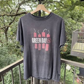2000s Thrashed Green Day American Idiot Band Tee