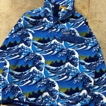 PATAGONIA SYNCHILLA FITZ ROY HOKUSAI WAVE SNAP FLEECE