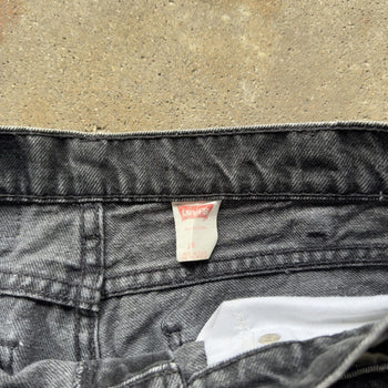 1990S LEVI'S 550 ORANGE TAB FADED BLACK DENIM SKATER JEAN SHORTS