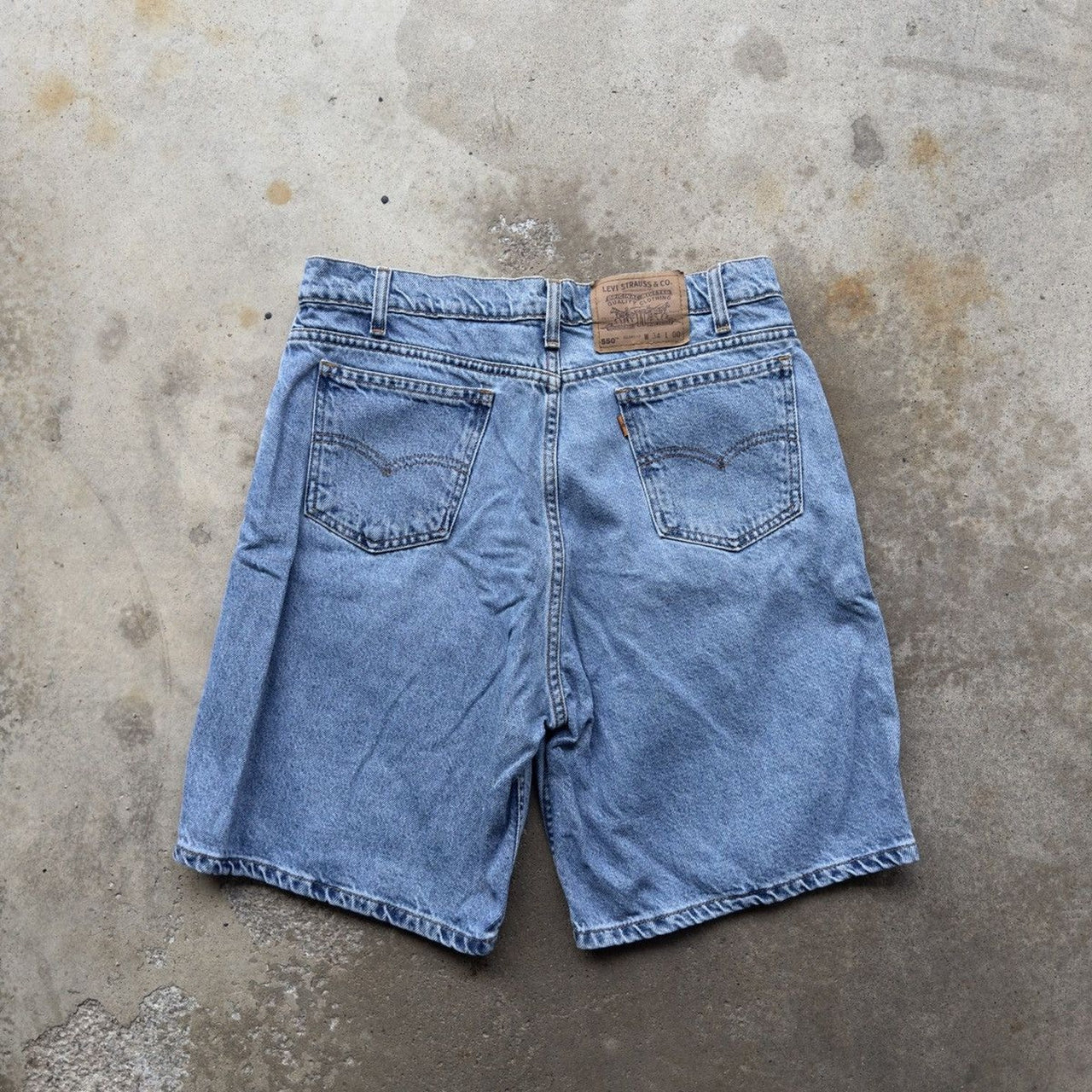 1990s LEVI’S 550 ORANGE TAB BAGGY LIGHT WASH FADED DENIM JEAN SHORTS JORTS