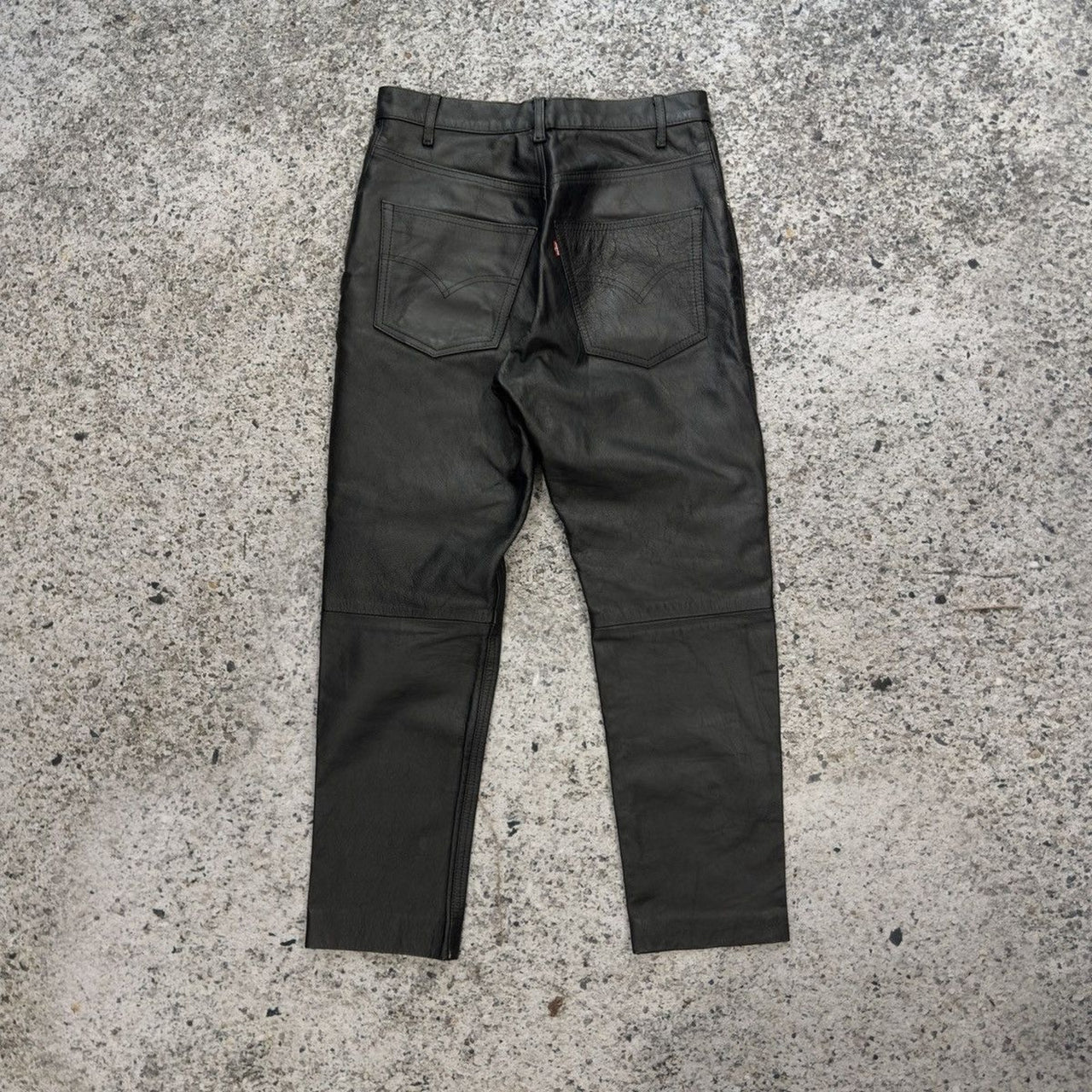 Pantalones de cuero de vaca negro bovino de la colección Roswell de Levi's Lote 53 de los años 2000