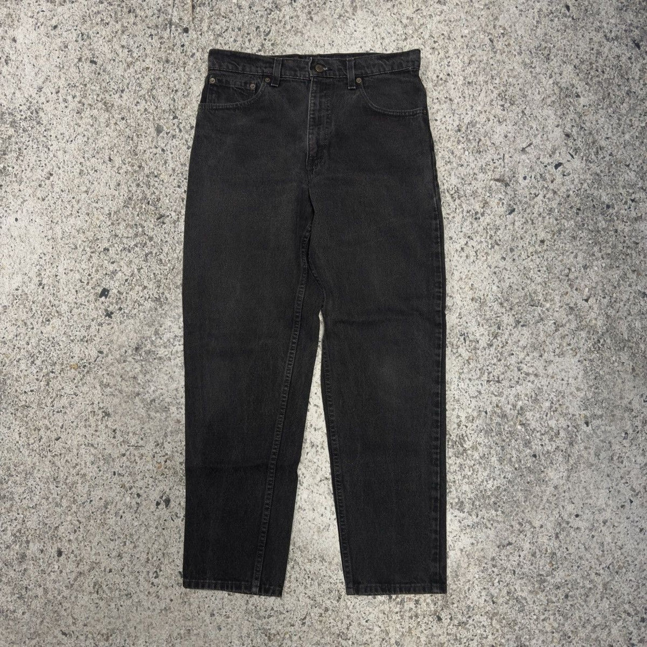 Vaqueros cónicos relajados Levi's 550 Faded Black de los años 90
