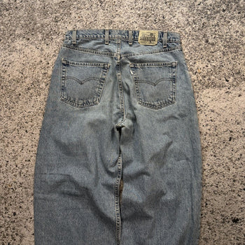 Vaqueros skater holgados y desgastados Levi's Silvertab de la década de 1990