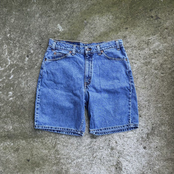 1990s LEVI'S 550 FADED LIGHT WASH DENIM SHORTS WHITE TAB