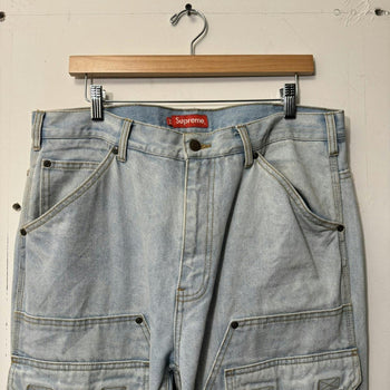 Vaqueros utilitarios Supreme SS22 de mezclilla con doble rodilla y lavado claro