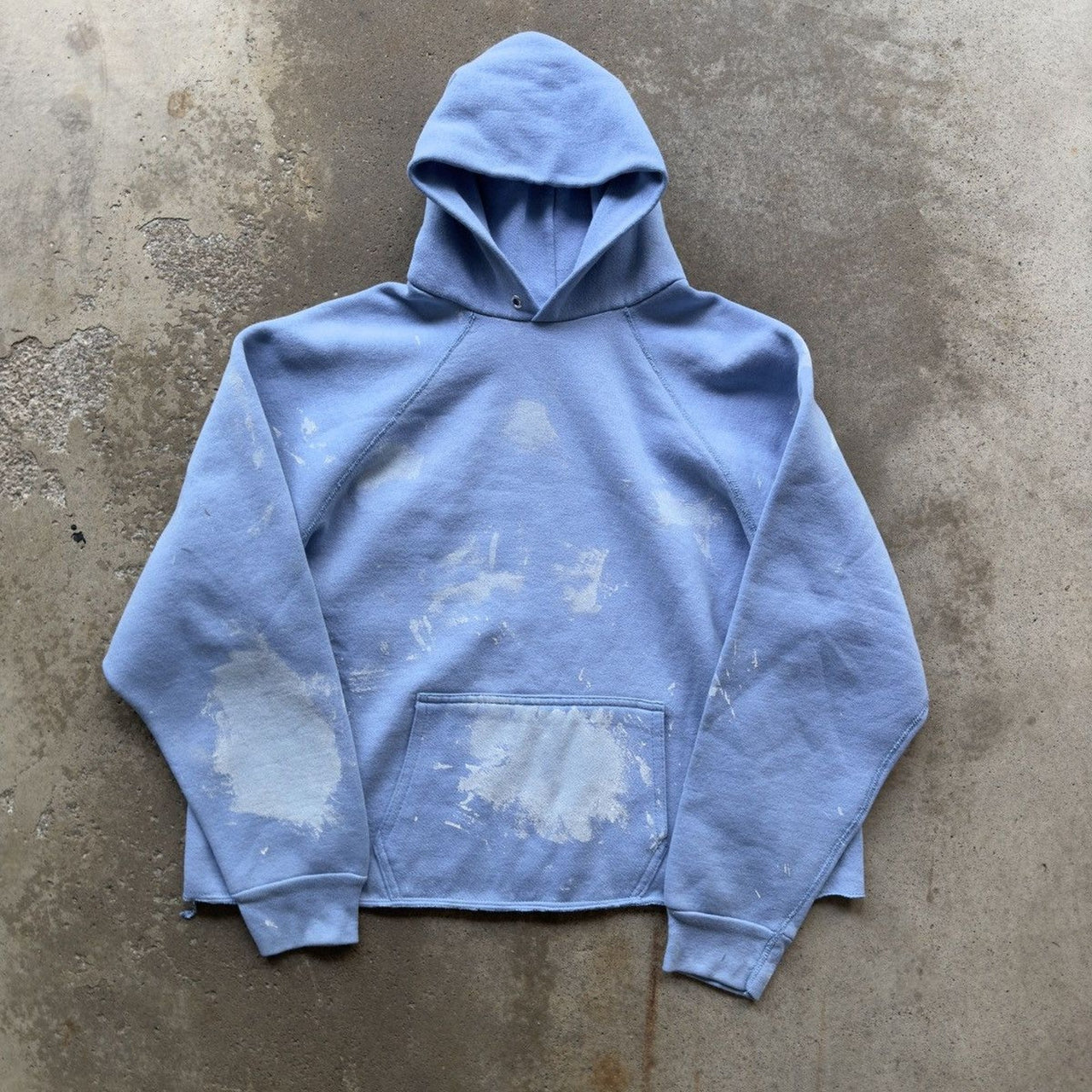 1980s PAINT SPLATTERED CROPPED BABY BLUE RAGLAN HOODIE