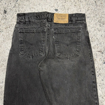 Vaqueros Levi's 550 negros descoloridos de la década de 1990