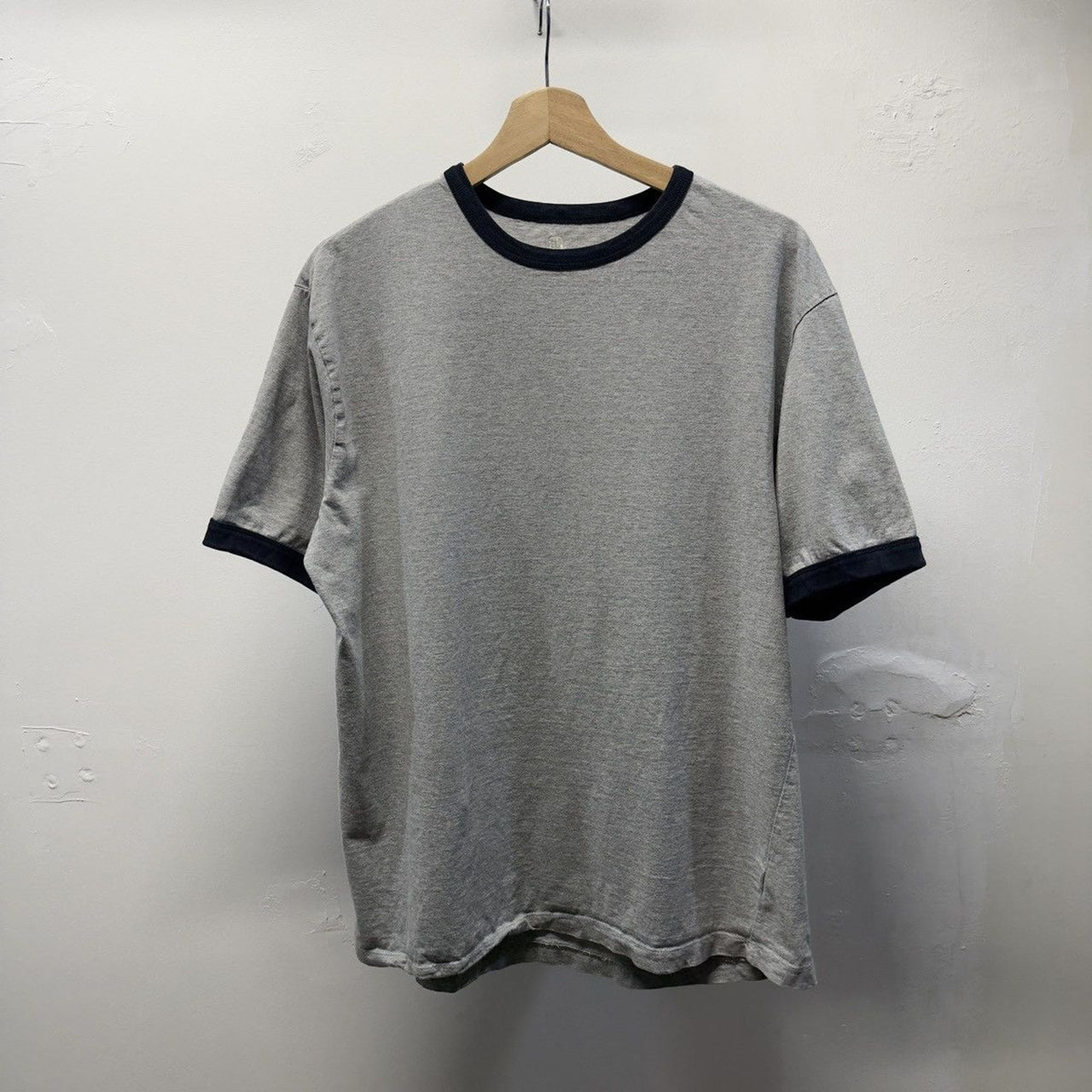 2000s Gap Faded Grey Navy Ringer Tee