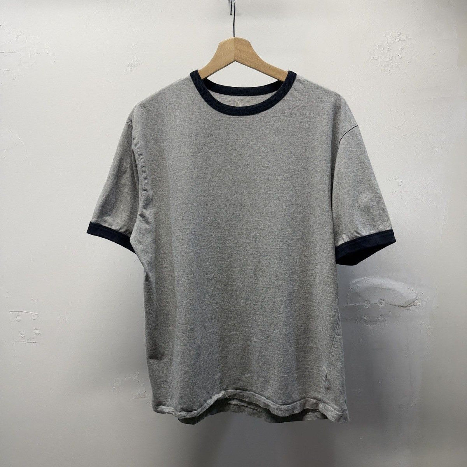 2000s Gap Faded Grey Navy Ringer Tee