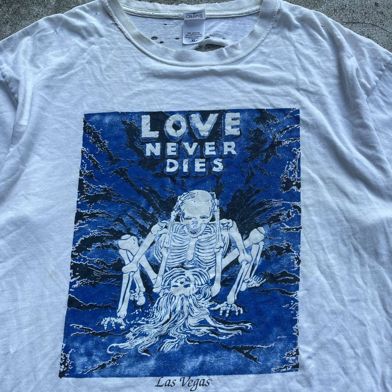 2000s THRASHED LOVE NEVER DIES SKELETON SEX TEE