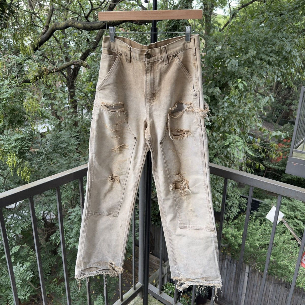2000s Carhartt Thrashed Faded Distressed Double Knee Pants