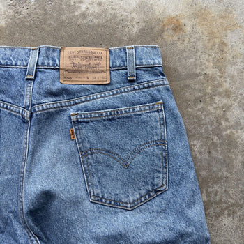 1990s LEVI’S 550 ORANGE TAB LIGHT WASH BAGGY DENIM JEAN SHORTS JORTS