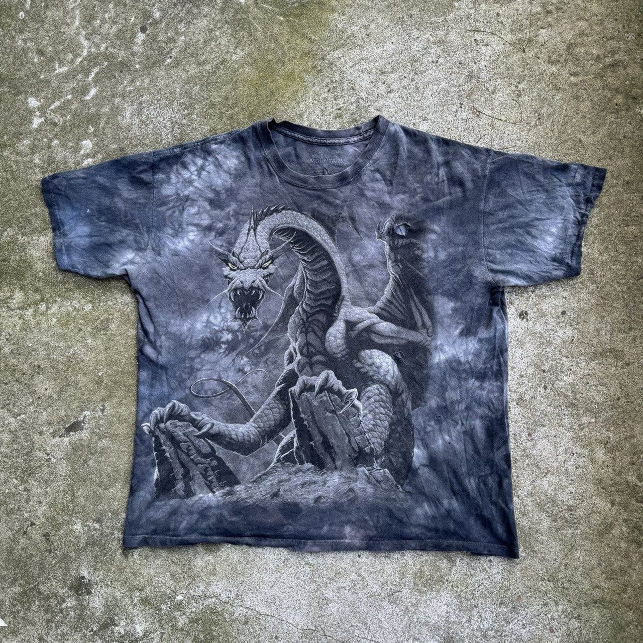 2000S Y2K THRASHED FADED DRAGON TEE