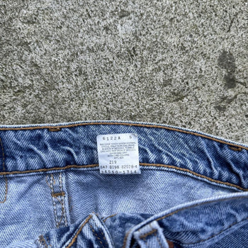 1990s LEVI'S 550 FADED LIGHT WASH DENIM SHORTS WHITE TAB