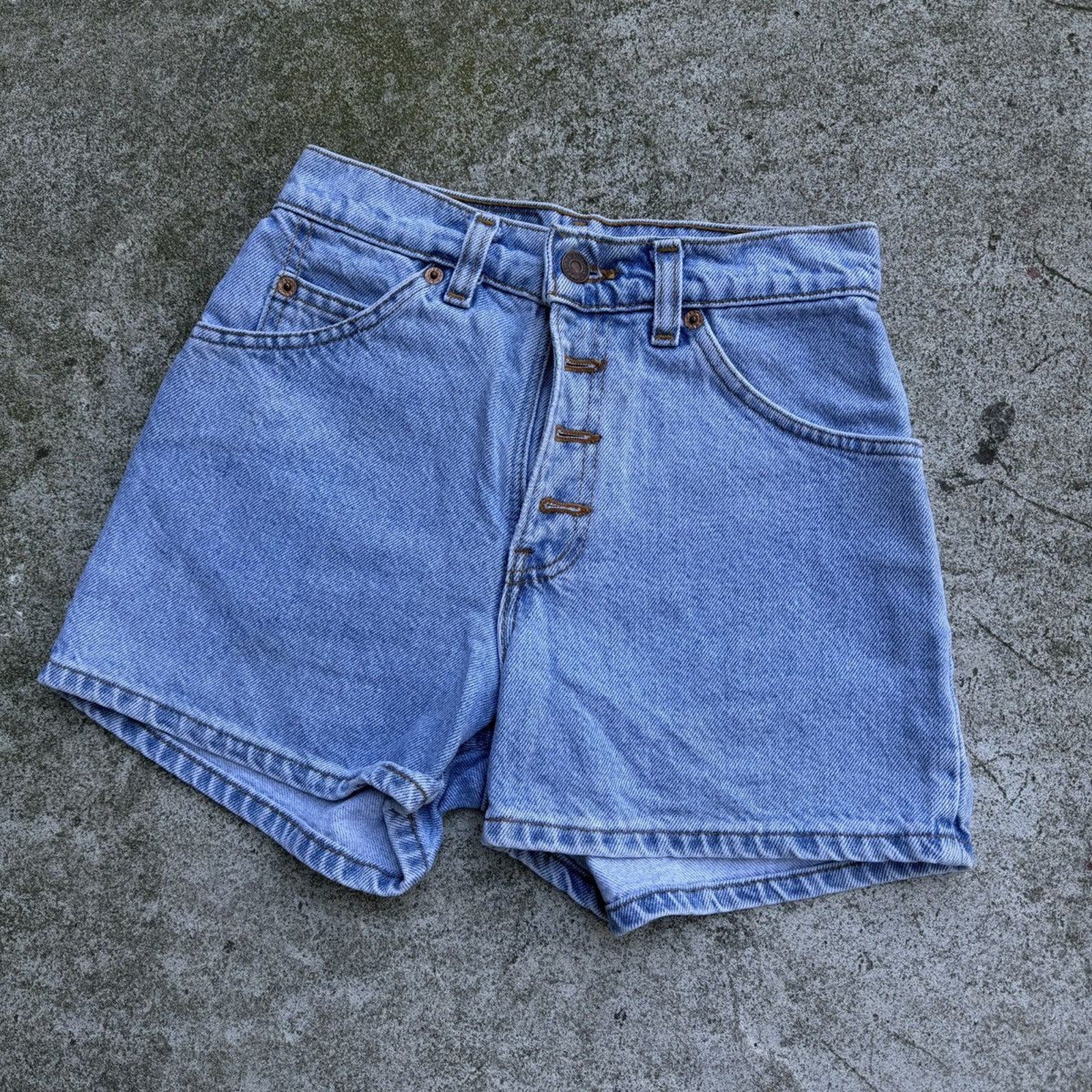 Vintage 1990s Levi's 950 Made in USA High Waisted Shorts