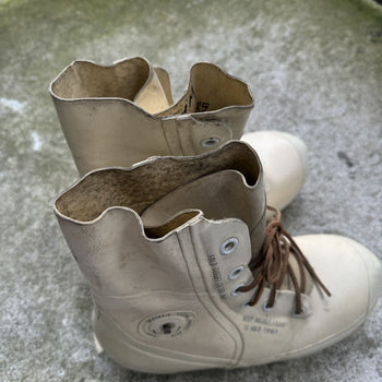 VINTAGE 1980S WHITE BATA BUNNY BOOTS 9R