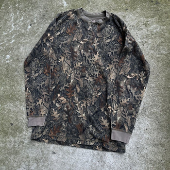 2000s CAMO THERMAL LONGSLEEVE HENLEY SHIRT