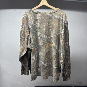 2000s Faded Distressed Realtree Camo Longsleeve Tee