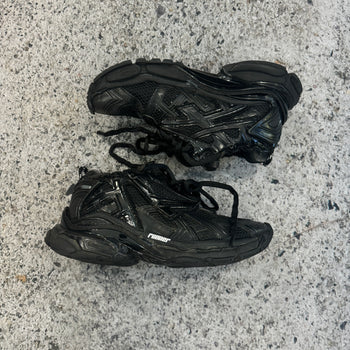 BALENCIAGA BLACK RUNNER