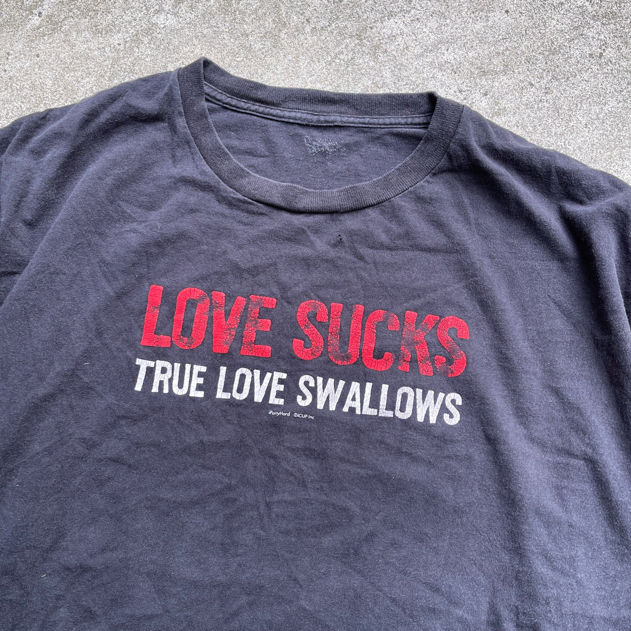 2000s LOVE SUCKS TRUE LOVE SWALLOWS X-RATED TEE