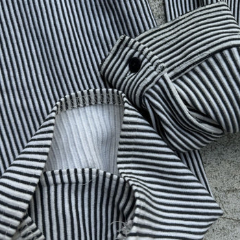 1990S BLACK AND WHITE STRIPED ZIP UP SHIRT