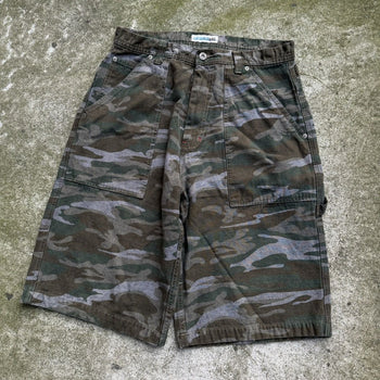 2000S Y2K GREEN CAMO BAGGY SKATER DENIM JEAN SHORTS JORTS