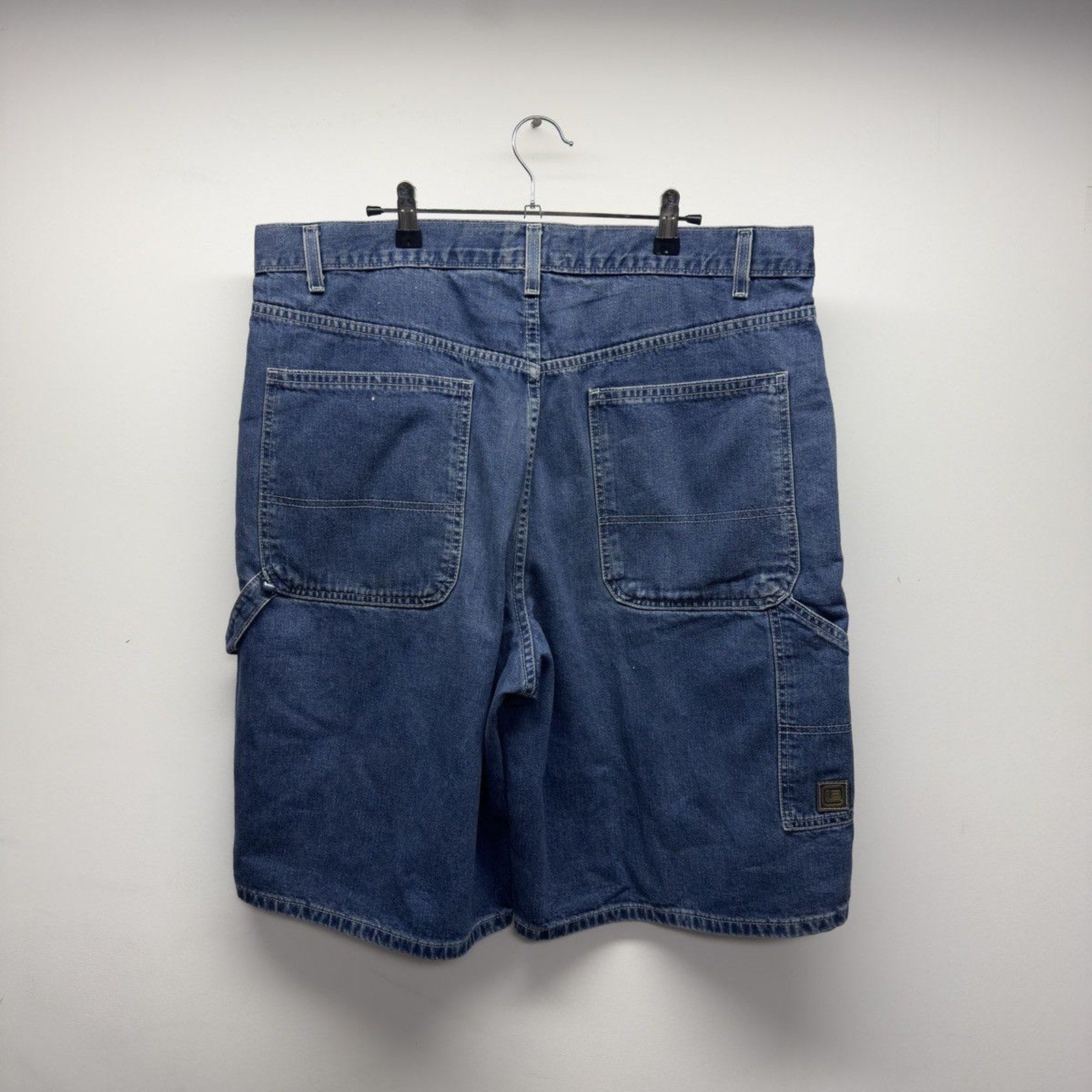 Vintage 2000s Y2K Levi's L2 Baggy Denim Jean Shorts — Garment