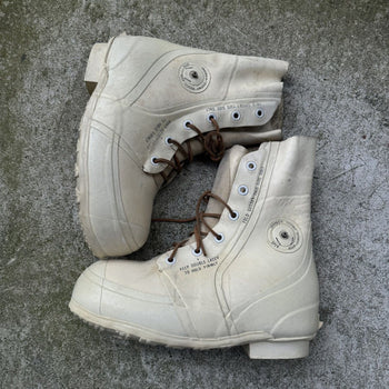 VINTAGE 1980S WHITE BATA BUNNY BOOTS 9R