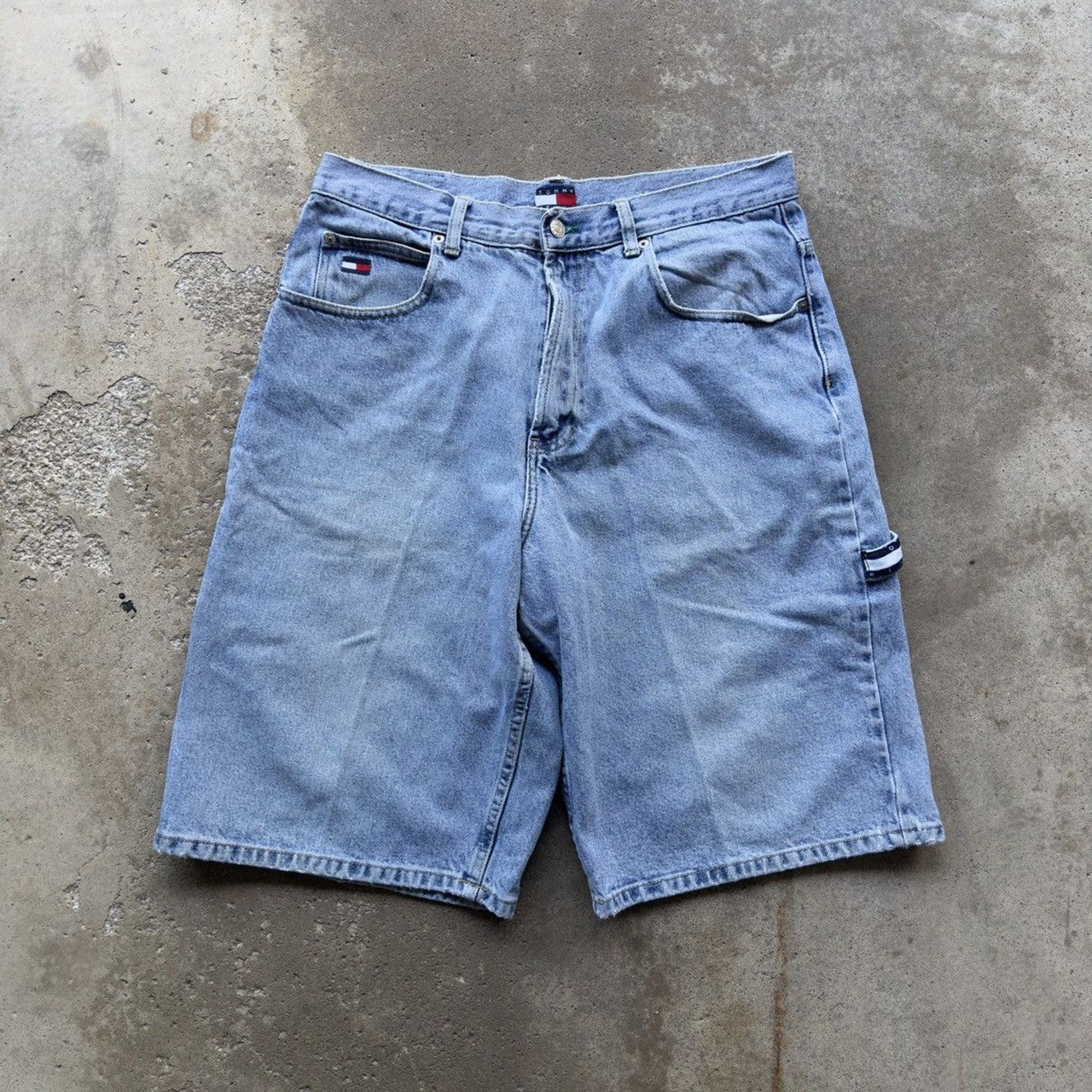 1990s/2000s Y2K TOMMY HILFIGER BAGGY FADED DENIM JEAN SHORTS JORTS