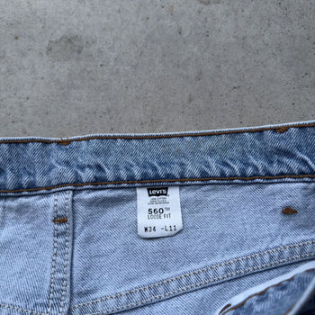 1990s LEVI’S 560 BAGGY LIGHT WASH DENIM JEAN SHORTS JORTS