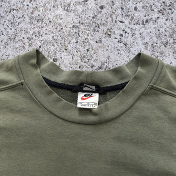 Sudadera Nike de cuello redondo extragrande con logotipo descolorido de los años 90