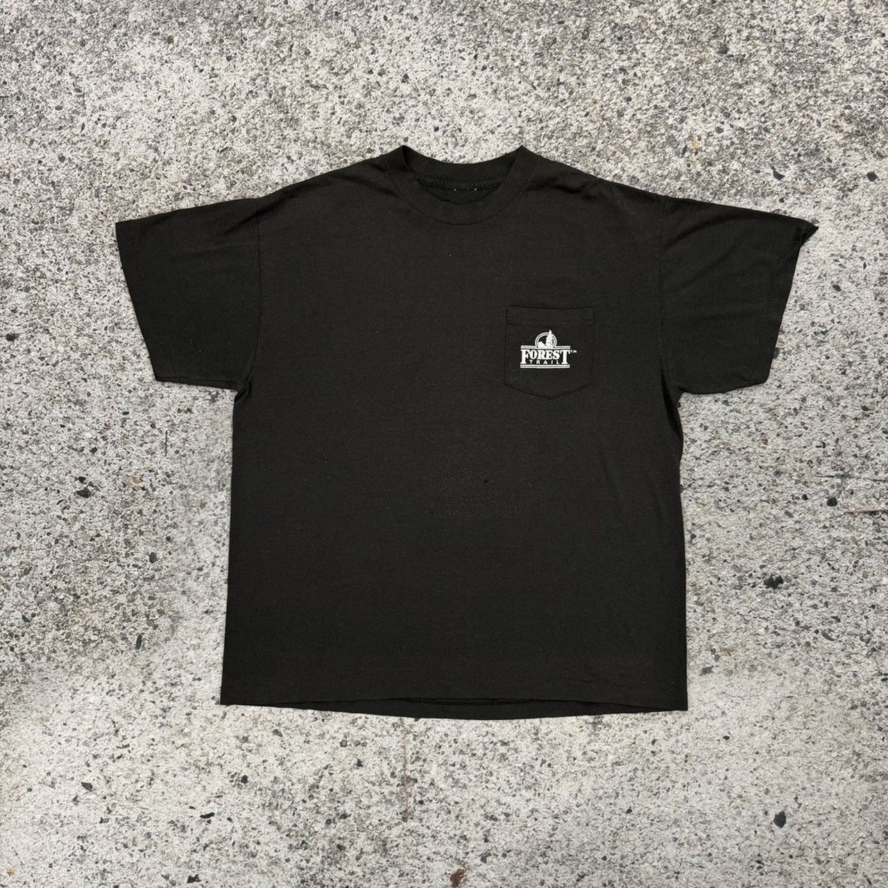 1980年代の色あせた紙のような薄手のロングボウハンティングポケットTシャツ