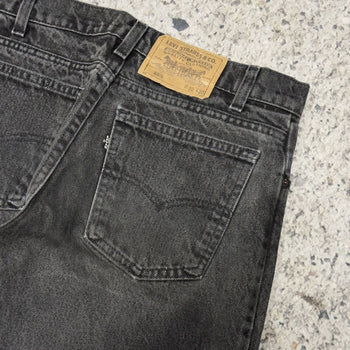 Vaqueros Levi's 550 negros descoloridos de la década de 1990