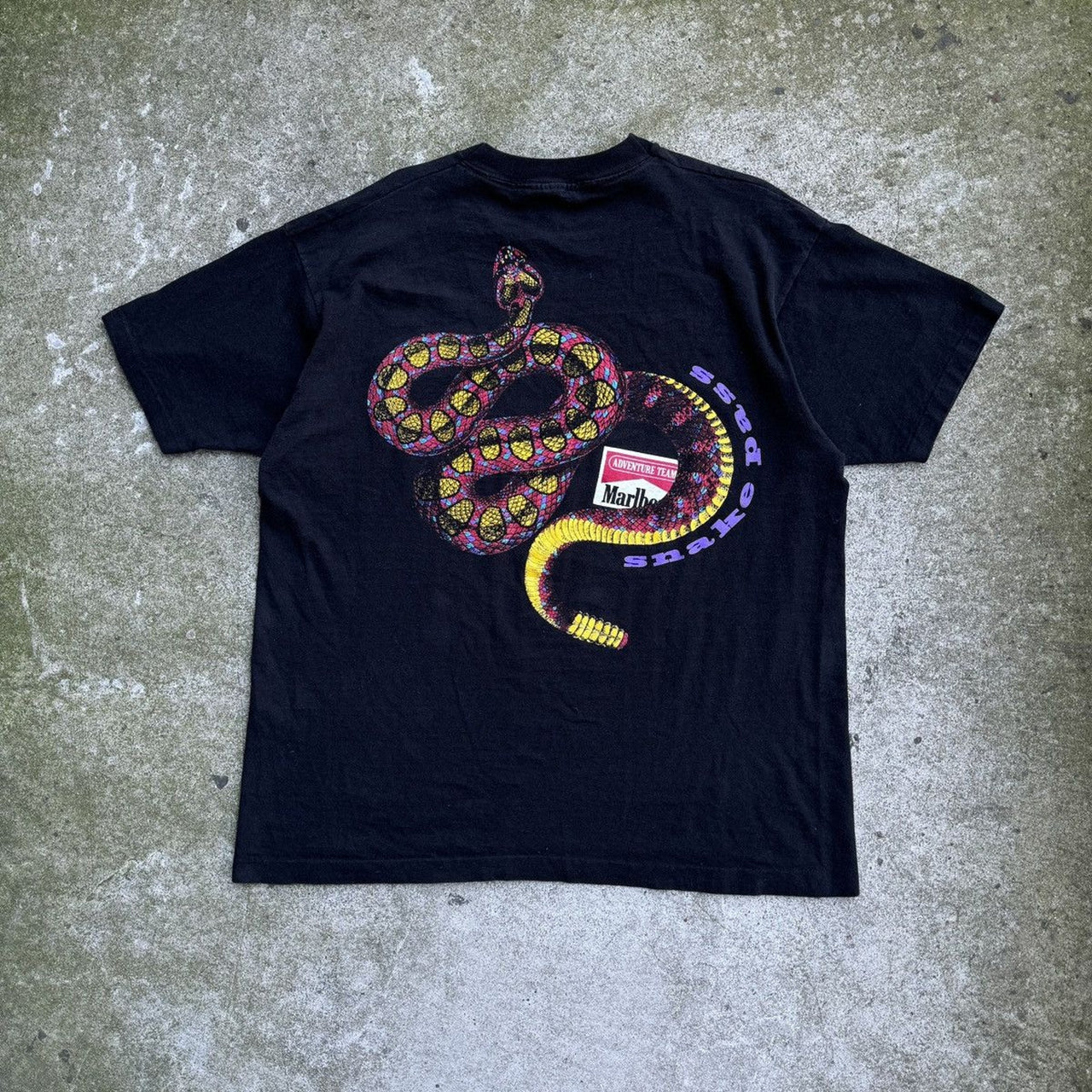 1990s MARLBORO SNAKE PASS TEE XL