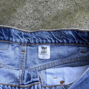 1990s LEVI'S 550 FADED LIGHT WASH DENIM SHORTS WHITE TAB