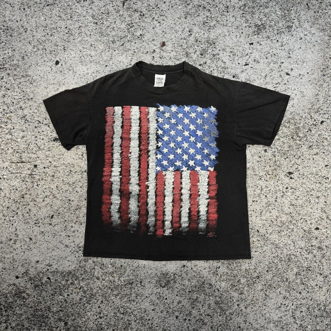 Camiseta descolorida con bandera estadounidense de los años 90