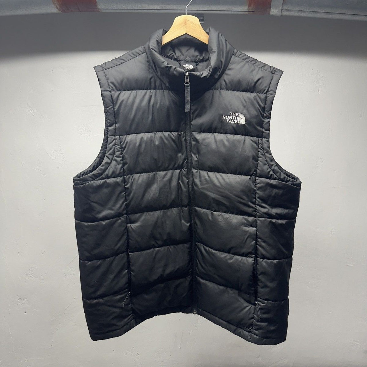 The North Face 550 Black Zip Up Puffer Vest