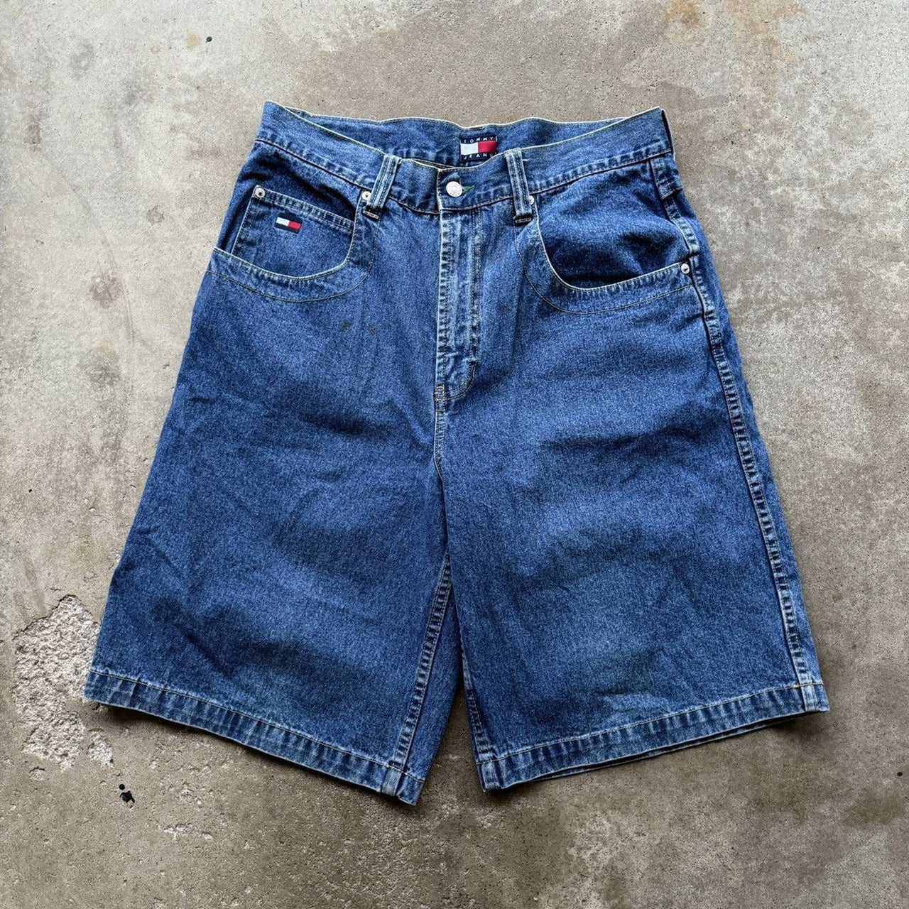 1990S TOMMY HILFIGER BAGGY PATCH LOGO DENIM SKATER SHORTS