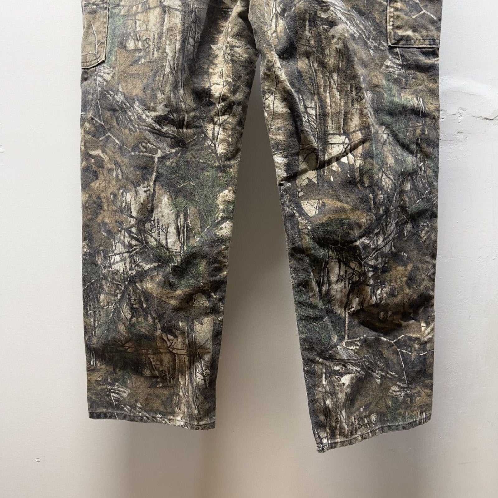 2000s Carhartt Realtree Camo Carpenter Pants