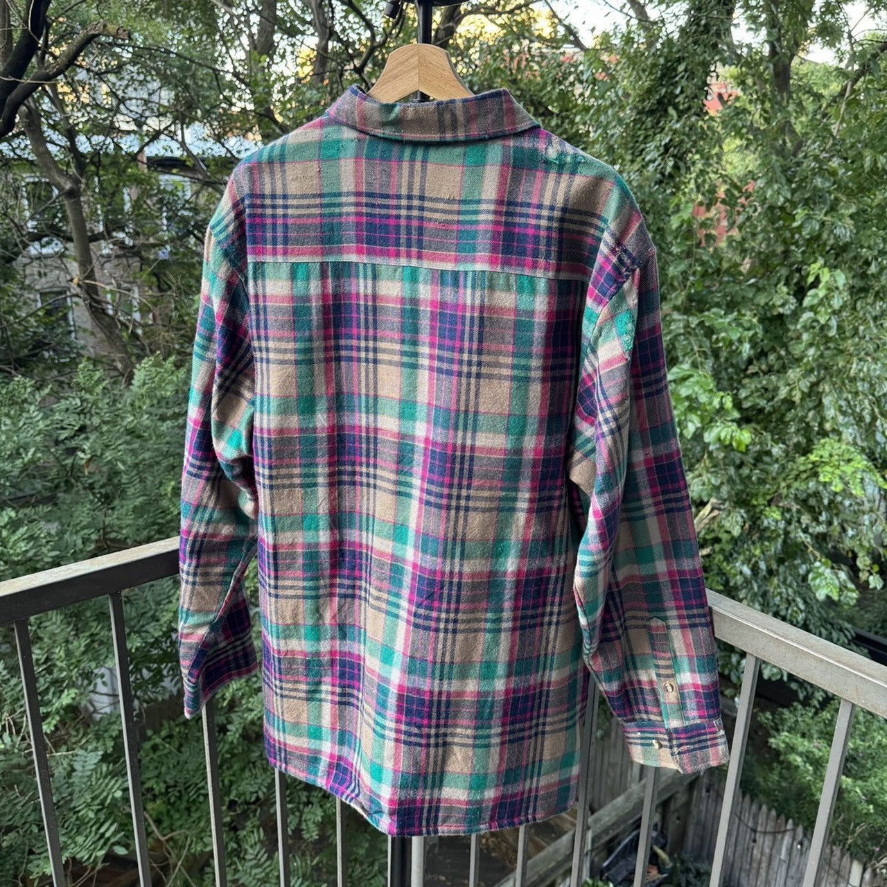 1990s Distressed Quilted Lined Plaid Flannel Shirt Jacket