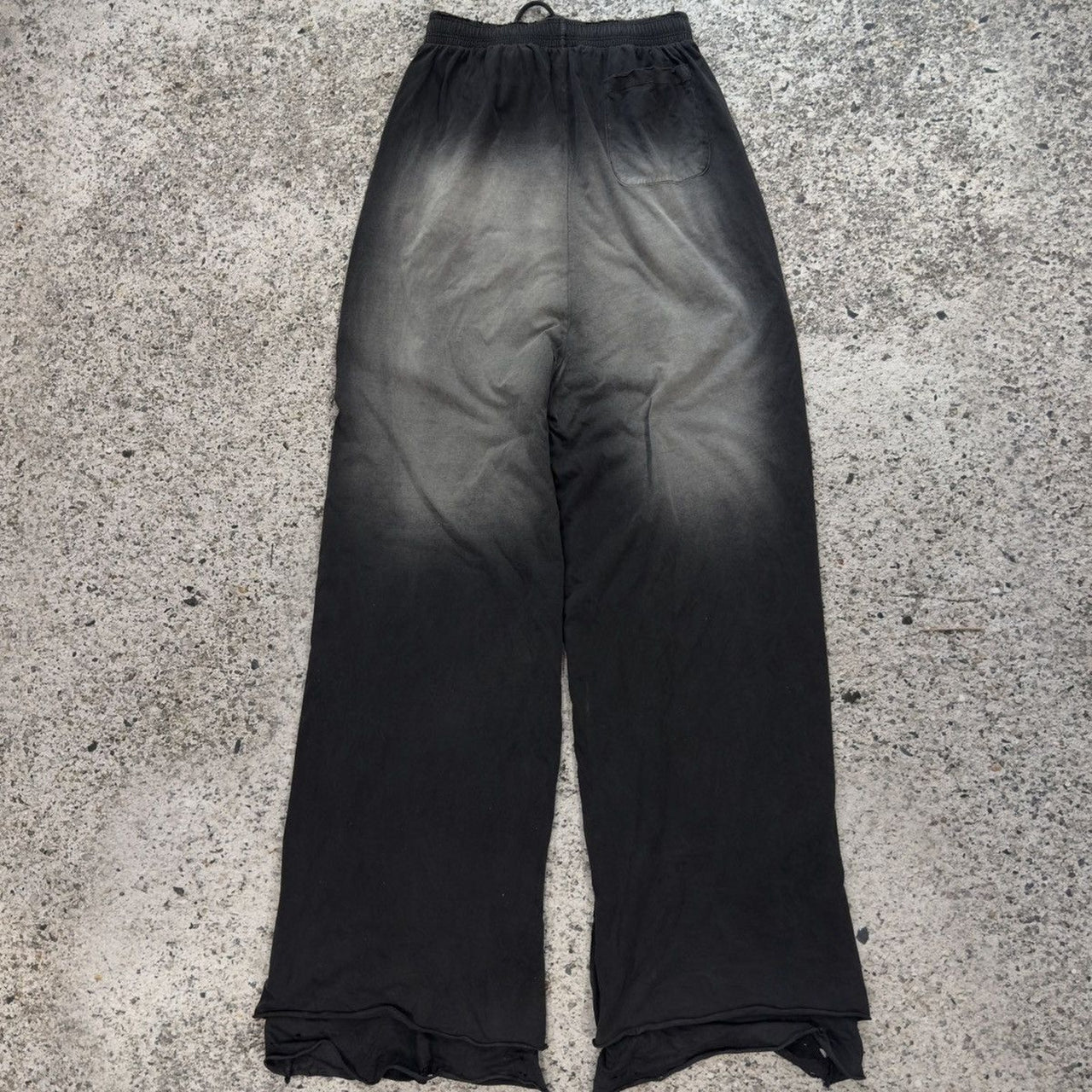 Pantalones deportivos anchos y holgados de doble capa en negro lavado de pasarela Vetements SS23